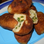 Пирожки с яйцом и зеленым луком
