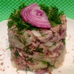 Салат из рыбных консервов с теплым картофелем
