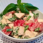 Салат с куриной грудкой и помидорами