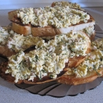 Бутерброды с печенью трески и сыром