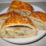 Слоеный рулет с сельдью